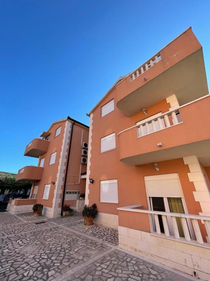 Отель Apartman Jukic Марина Экстерьер фото
