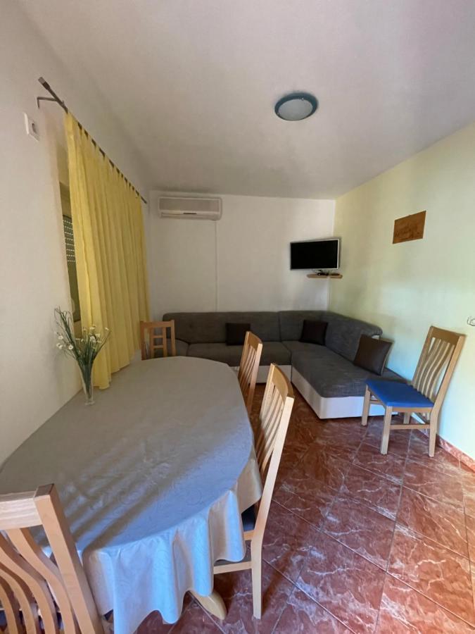Отель Apartman Jukic Марина Экстерьер фото