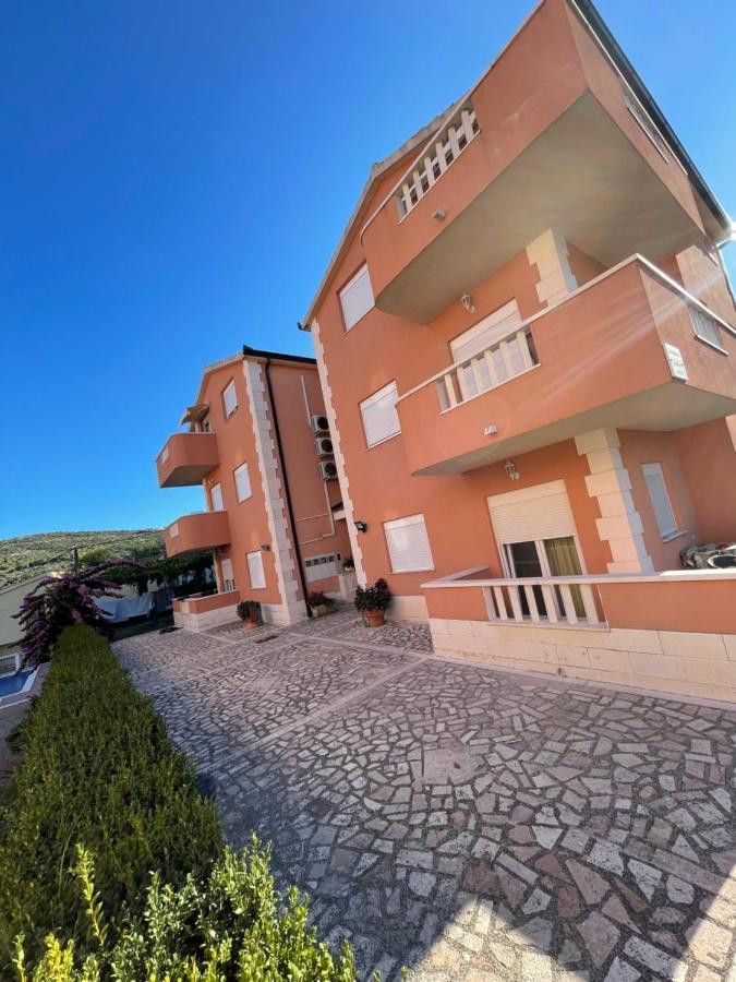 Отель Apartman Jukic Марина Экстерьер фото