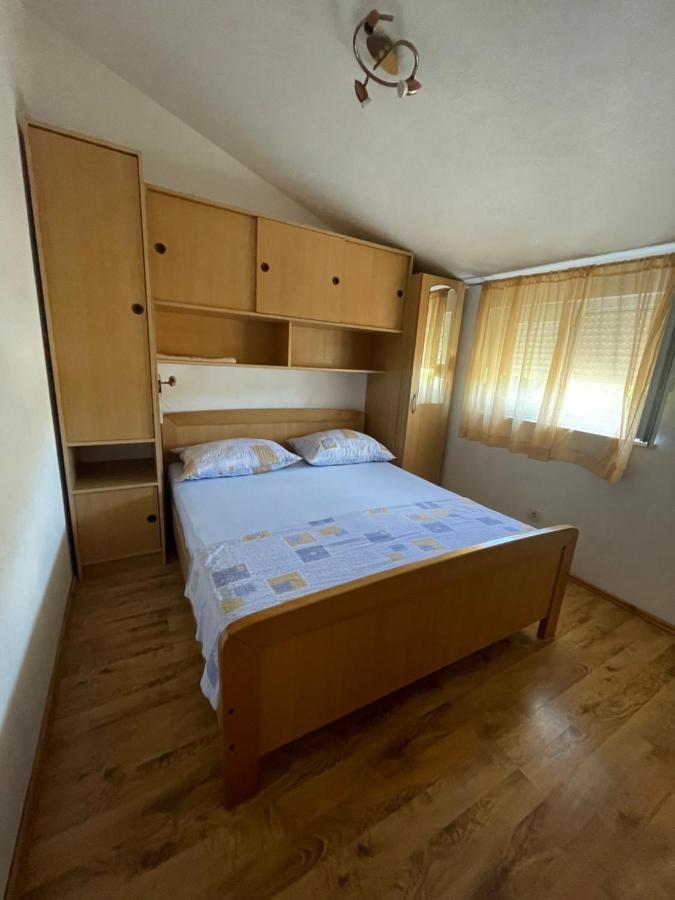 Отель Apartman Jukic Марина Экстерьер фото
