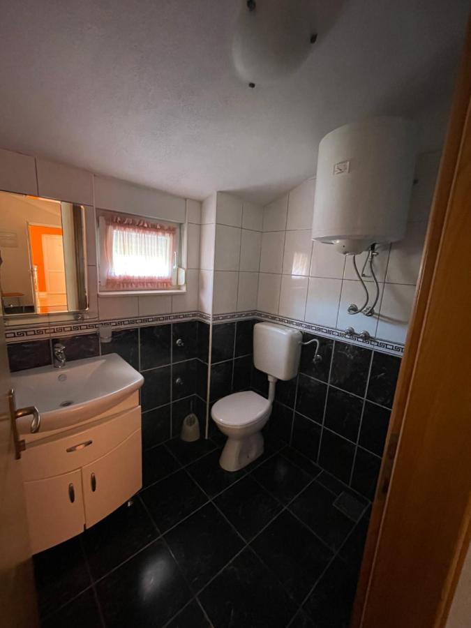 Отель Apartman Jukic Марина Экстерьер фото