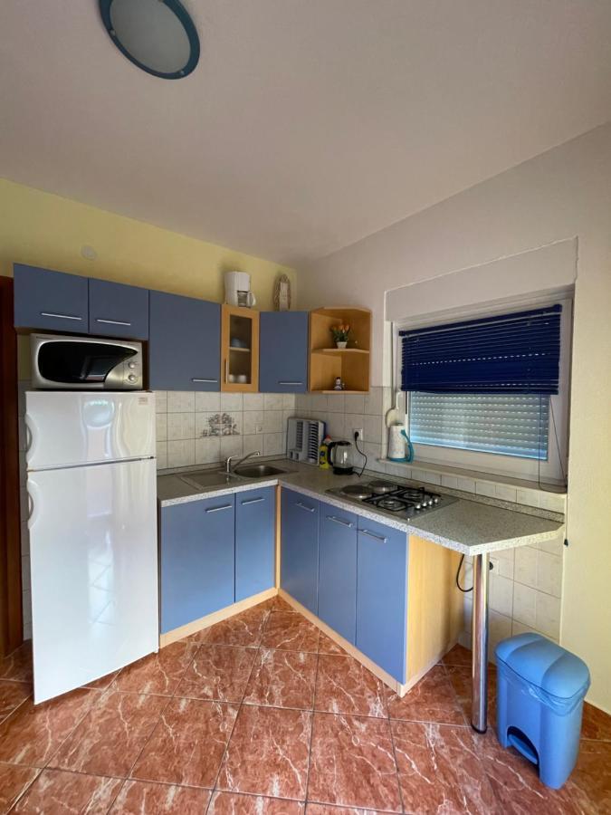 Отель Apartman Jukic Марина Экстерьер фото
