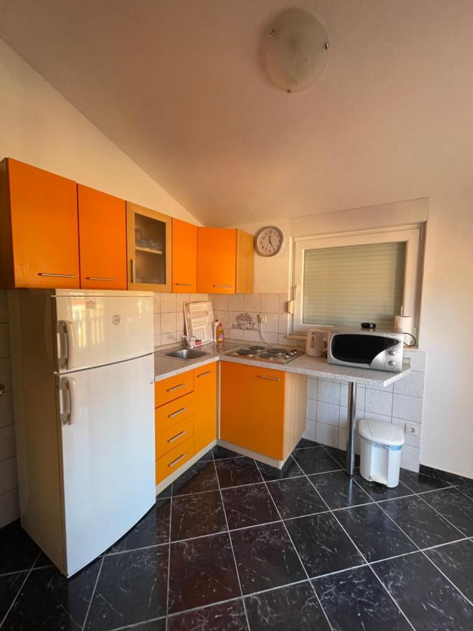 Отель Apartman Jukic Марина Экстерьер фото