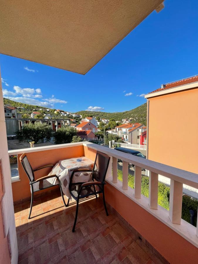 Отель Apartman Jukic Марина Экстерьер фото