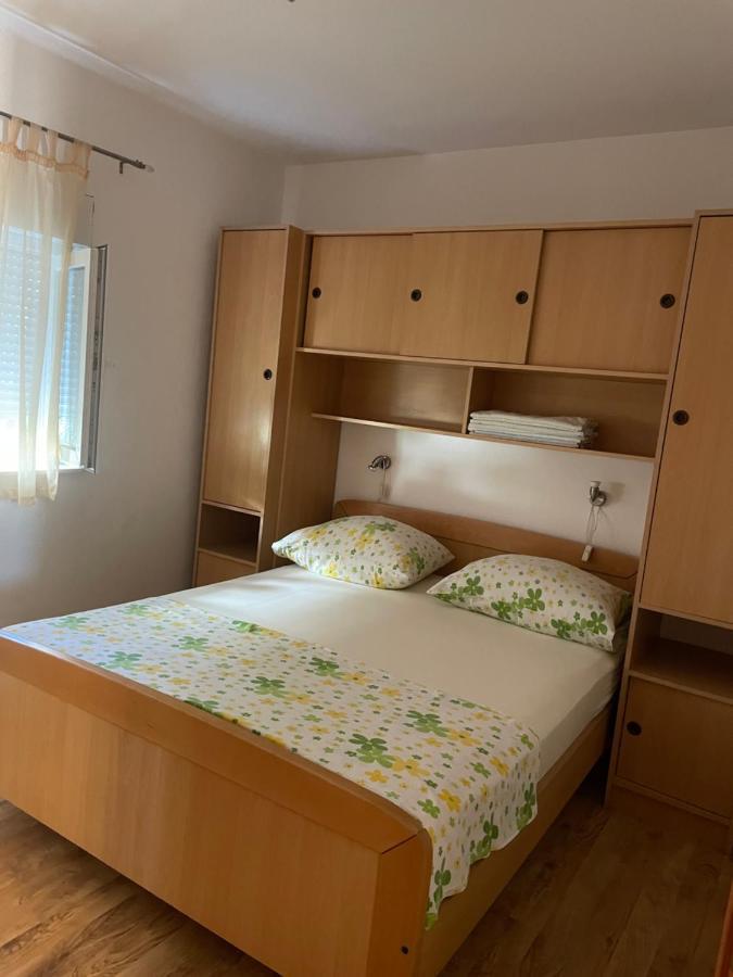 Отель Apartman Jukic Марина Экстерьер фото